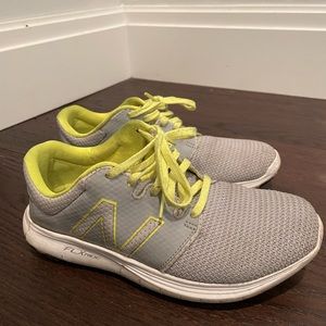 New Balance snickers, size 6, grey color with light green details